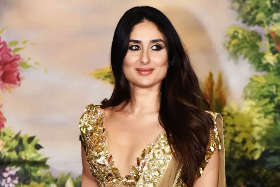  ‘কুছ কুছ হোতা হ্যায়’-এর পর সব নবাগতই কর্ণর সঙ্গে কাজ করতে আগ্রহী ছিলেন। তাই ওই দিন রাতে কর্ণর ছবি গল্প ও নিজের চরিত্র না শুনেই তাঁর ছবিতে সই করেন করিনা। ছবিতে পূজা ওরফে পু-এর চরিত্রে অভিনয় করেন তিনি। তাঁর চরিত্রটি জনপ্রিয় হয়েছিল।