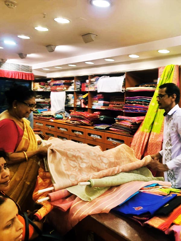 গত দু’বছরের তুলনায় এই বছর শাড়ির বাজার বেশ ভাল।