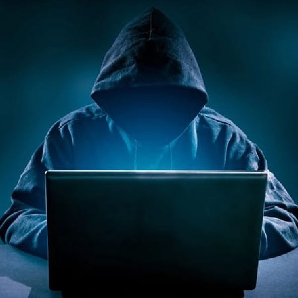 কারচুপির কাজটা করেছিলেন জ্যান ক্রিসলার। হ্যাকারদের দুনিয়া তাঁকে চেনেন স্টারবাগ নামে। ‘ভেরিফিঙ্গার’ নামে একটি বাণিজ্যিক সফটওয়্যারের মাধ্যমে মন্ত্রীর আঙুলের ছাপ চুরি করেছিলেন স্টারবাগ।