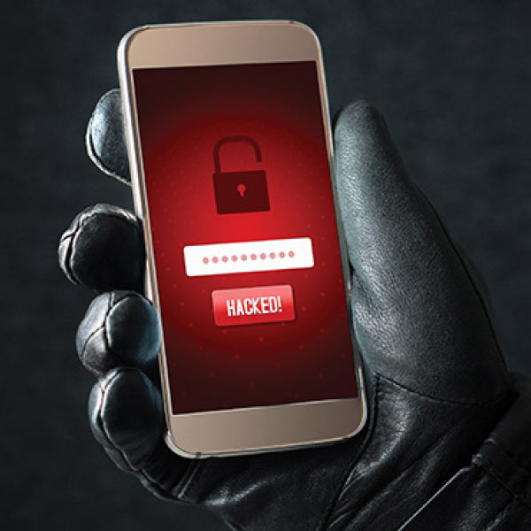 এ ধরনের প্রতারণার হাত থেকে কী ভাবে বাঁচবেন গ্রাহক? বিশেষজ্ঞরা বলছেন, মোবাইল আনলক করার জন্য শুধু আঙুলের ছাপ ব্যবহার করলে চলবে না। পাসওয়ার্ডও দিতে হবে। আনলকের জন্য দু’টি ব্যবস্থা থাকলে মোবাইল অনেক বেশি সুরক্ষিত থাকবে।