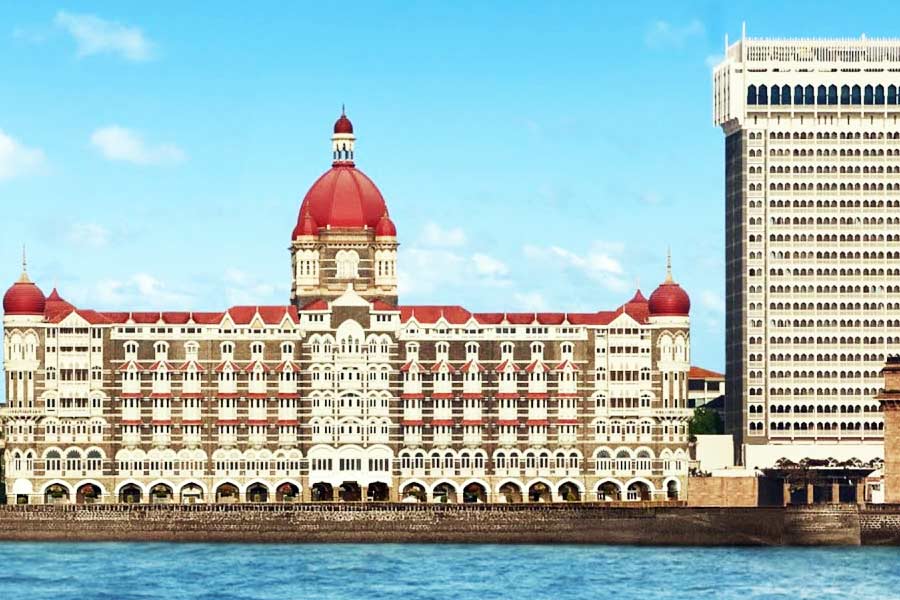 সিবিআইয়েরই আধিকারিক নিয়োগের ভুয়ো বিজ্ঞাপনের আড়ালে এককালে সাফ হয়ে গিয়েছিল গয়নার দোকান। সেটি ছিল ১৯৮৭ সালের ১৯ মার্চ। সিবিআইয়ে আধিকারিক নিয়োগের বিজ্ঞাপন দেখে ৩০ জনেরও বেশি চাকরিপ্রার্থী মুম্বইয়ের তাজ ইন্টারন্যাশনাল হোটেলে ইন্টারভিউয়ের জন্য হাজির হয়েছিলেন।