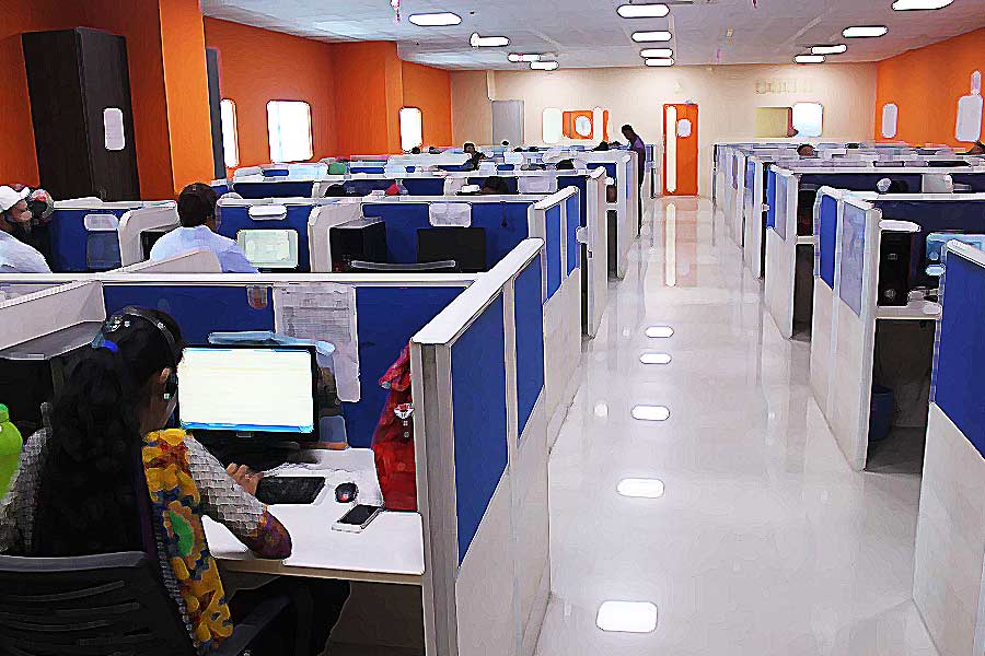 ‘মোহন সিংহের’ লুটের প্রায় ৩০ বছর পর প্রায় একই ধরনের প্রতারণার কথা জানতে পেরেছিল পুলিশ। যা আইআরএস বা মীরা রোড কল সেন্টার কেলেঙ্কারি নামে খ্যাত। সেটি ছিল ২০১৬ সালের অক্টোবর। অভিযোগ, আমেরিকার ইন্টারনাল রেভিনিউ সার্ভিস (আইআরএস)-এর আধিকারিক সেজে সে দেশের নাগরিকদের থেকে অর্থ সংগ্রহ করতেন প্রতারকেরা। টাকার অঙ্কে তার পরিমাণ ছিল, ২,০৪০ কোটির বেশি।