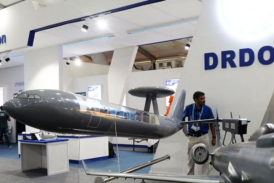 প্রসঙ্গত, কাঁসা দিয়ে তৈরি রাইস পুলার অনেকটার থালার মতো দেখতে। এটি চালকে আকর্ষণ করতে পারে বলে দাবি করা হয়। এ কারণে এর মূল্যও যথেষ্ট। বিদ্যুতের মাধ্যমে এটি চার্জ করা যায় বলে দাবি করেছিলেন প্রতারকেরা। পাশাপাশি, নাসা এবং ডিআরডিওর মতো মহাকাশ গবেষণাকারী সংস্থাগুলির গবেষণার কাজে ব্যবহারের জন্যও এর চাহিদা রয়েছে বলেও দাবি করেন তাঁরা।