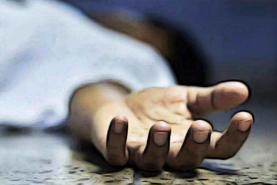 ১৯৯৭ সাল। দিল্লির তুঘলকাবাদের ঘটনা। ছুরির আঘাতে ক্ষতবিক্ষত হয়ে মাটিতে পড়ে আছে একটি মৃতদেহ। খুনিরা পলাতক। ২৫ বছর ধরে খুনিদের ধরতে পারেনি দিল্লি পুলিশ। বছর ঘুরতে থাকে, সেই সঙ্গে থানায় ভারী ফাইলের তলায় জমা পড়তে থাকে ১৯৯৭ সালে দায়ের হওয়া এফআইআরের কপি। অবশেষে প্রায় তিন দশক পর খুনির সন্ধান পেল দিল্লি পুলিশ।