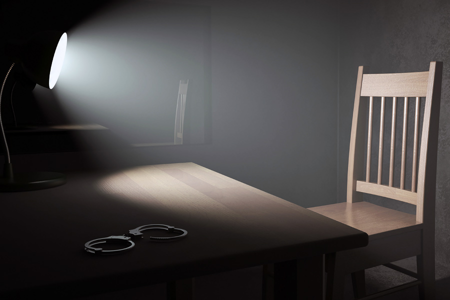 জিজ্ঞাসাবাদ করায় রামু জানায়, কিষাণের সঙ্গে তুঘলকাবাদেই পরিচয় হয় রামু এবং তাঁর এক শ্যালক তিল্লুর। তাঁরা খোঁজ পান, কিষাণ নাকি তাঁর বাড়ি বিক্রি করতে চাইছেন। কিষাণের কাছে মোটা টাকার বিনিময়ে বাড়ি কিনবেন বলে আগ্রহ দেখান দু’জনেই।