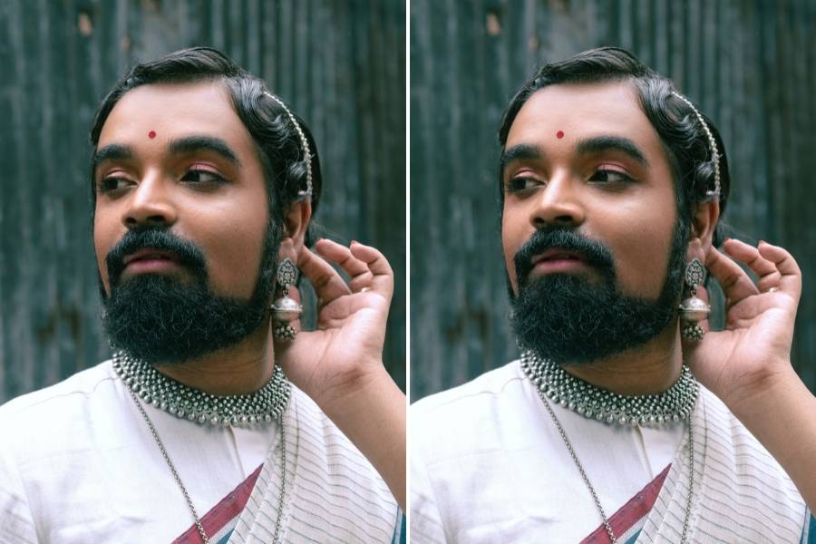 তবে এ বারে সেই ছবির প্রেক্ষাপট কলকাতার রাস্তা। যে রাস্তায় বড় হয়ে উঠেছেন পুষ্পক নিজে।