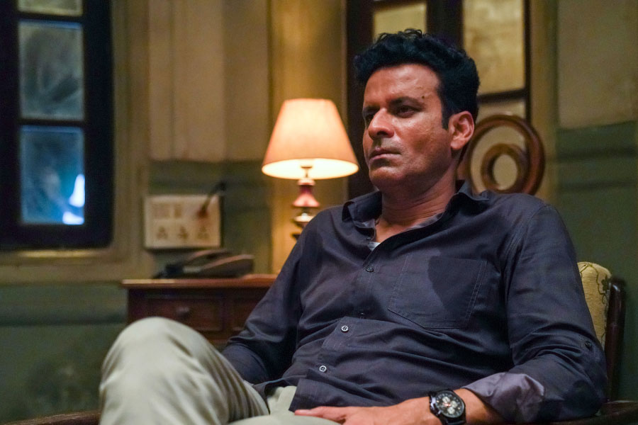 এ ছাড়াও ১৫ লক্ষ টাকা মূল্যের একটি মহিন্দ্রা স্করপিও রয়েছে মনোজের সংগ্রহে।