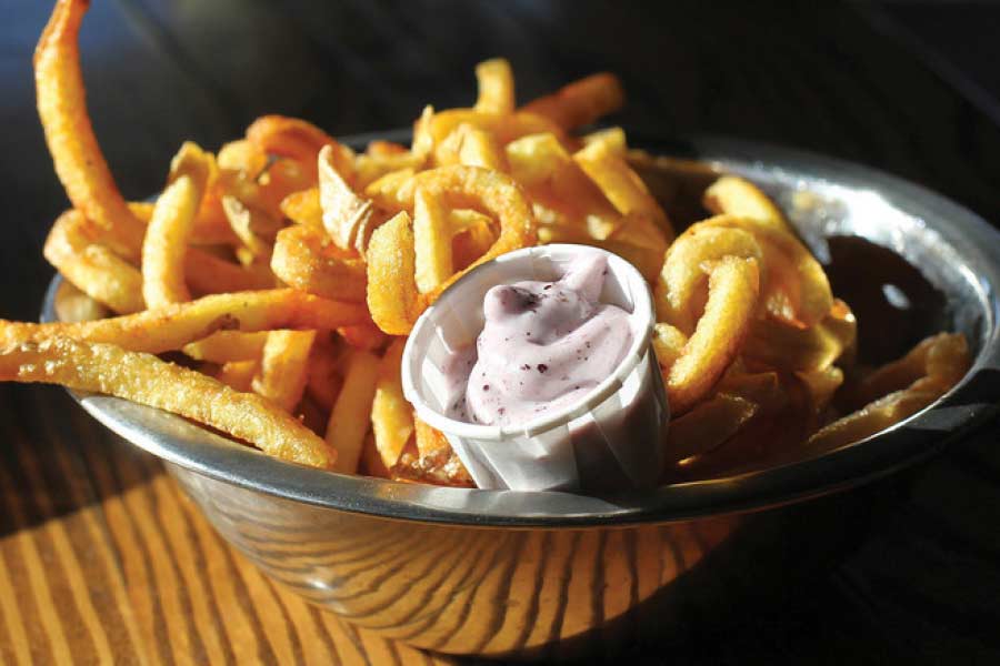 ম্যাকডোনাল্ডস, যারা ফ্রেঞ্চ ফ্রাই বিক্রির জন্য বিখ্যাত, প্রতি দিন ৯০ লক্ষ পাউন্ড (৪ কোটি ৮২ হাজার ৩৩১ কেজি) ওজনের ফ্রেঞ্চ ফ্রাই বিক্রি করে।