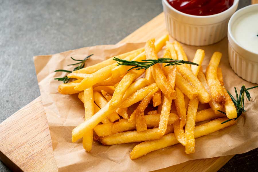 বেলজিয়ামের নামুর শহর থেকে এর গল্প শুরু। এই শহরের অধিবাসীরা মাছ ভাজা বা ফ্রায়েড ফিশ খেতে খুব পছন্দ করতেন। পার্শ্ববর্তী নদী থেকে মাছ ধরে সেই মাছই ভেজে খেতেন তাঁরা।