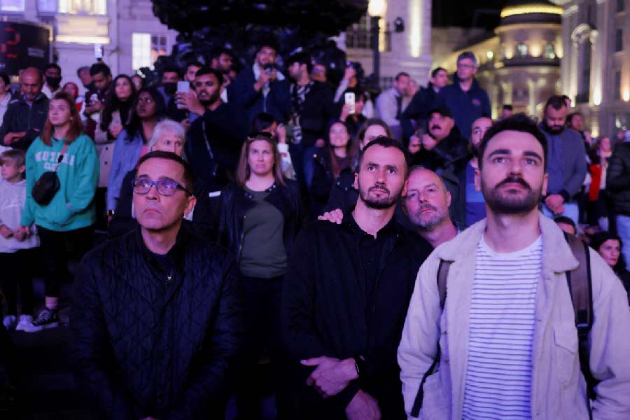 ব্রিটেনের রাজপরিবারের আমন্ত্রণপত্র গ্রহণ করেছেন স্পেনের রাজা ফেলিপ, রানি লেটিজিয়া। এ ছাড়াও নরওয়ে, সুইডেন, ডেনমার্কের রাজপরিবারের সদস্যদেরও অতিথি হিসাবে থাকার কথা। 