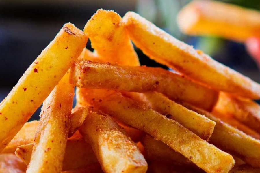 খাবার তো তৈরি হল। এর নাম কী দেওয়া যায়? এই নিয়ে ধন্দে পড়লেন তাঁরা।