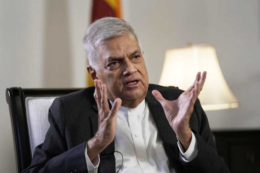 রানির শেষকৃত্যের অনুষ্ঠানে যোগ দেওয়ার আমন্ত্রণপত্র গ্রহণ করেছেন শ্রীলঙ্কার রাষ্ট্রপতি রনিল বিক্রমসিংঘে। 