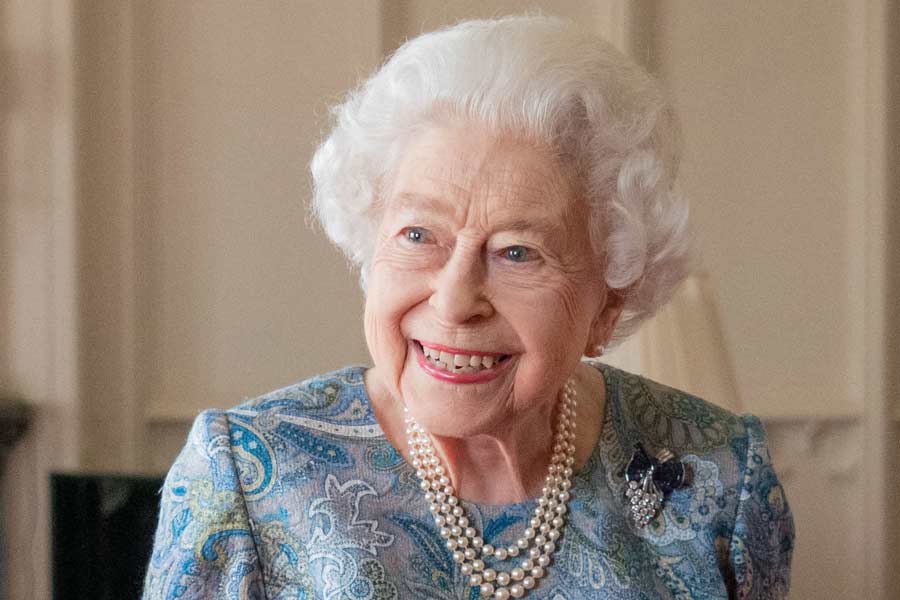 রানির শেষকৃত্য অনুষ্ঠান ঘিরে নিরাপত্তা জোরদার করা হয়েছে। গত কয়েক দিনে লাখ লাখ মানুষ রানিকে শেষশ্রদ্ধা জানিয়েছেন।