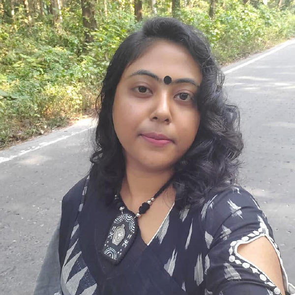 সুকন্যা নিয়মমাফিক প্রাথমিক স্কুলের শিক্ষিকার চাকরি পেয়েছেন কি না, তা নিয়েও মামলা হয় হাই কোর্টে। যদিও তা খারিজ হয়ে যায়। অন্য দিকে, তাঁর বিপুল সম্পত্তির উৎস জানতে বাড়িতে গিয়েছে সিবিআই। টানা জিজ্ঞাসাবাদ করা হয়েছে তাঁকে। তবে অনুব্রত-কন্যা সংবাদমাধ্যমের সামনে এক বারও মুখ খোলেননি।