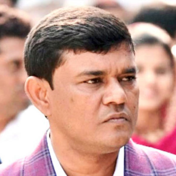 বাংলায় গরু পাচার মামলায় অন্যতম আলোচিত নাম এনামুল হক। অভিযোগ, সীমান্ত দিয়ে গরু পাচারের মূল কাণ্ডারি নাকি তিনিই। আদতে মুর্শিদাবাদের বাসিন্দা এনামুল। কিন্তু তাঁর যোগাযোগ বিস্তৃত মালদহ হয়ে কোচবিহার পর্যন্ত। তদন্তে উঠে এসেছে, ভিন্‌দেশে গরুপাচারের তিনিই মূল হোতা।