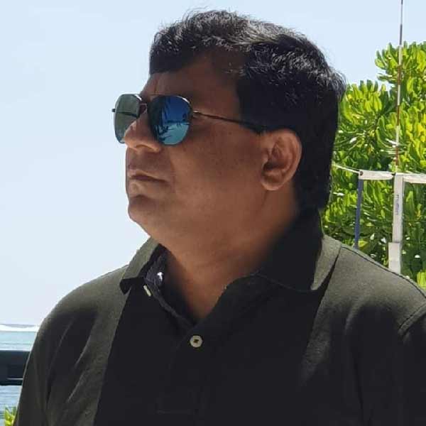 বীরভূম জেলার পাথর কারবারের বেতাজ বাদশার নাম টুলু মণ্ডল। এই ব্যবসার সুবাদেই অনুব্রতের সঙ্গে তাঁর ঘনিষ্ঠ যোগ বলে খবর। অনুব্রতের একাধিক অনুষ্ঠানে টুলুকে দেখা গিয়েছে। সক্রিয় রাজনীতি না করলেও অনুব্রতের সঙ্গে বিভিন্ন রাজনৈতিক মঞ্চেও থাকতেন তিনি। ওই ব্যবসায়ীও সিবিআইয়ের নজরে রয়েছে।