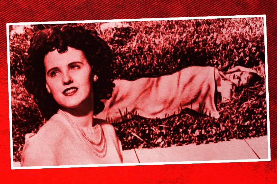 দ্য ব্ল্যাক ডালিয়া। কোনও ফুল নয়, এটি আমেরিকার ইতিহাসে অন্যতম ভয়ঙ্কর এবং নৃশংস হত্যাকাণ্ডের নাম। ২২ বছরের তরুণীকে নৃশংস ভাবে কে বা কারা খুন করেছিল, আজও তা জানা যায়নি। সে দেশের পুলিশ থেকে শুরু করে দুঁদে গোয়েন্দা, সকলের রাতের ঘুম উড়িয়ে দিয়েছিল ব্ল্যাক ডালিয়া।