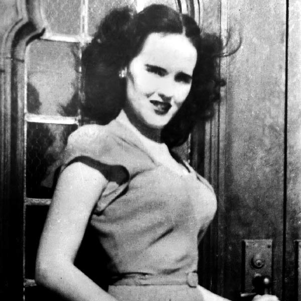 এলিজাবেথের মৃত্যুর খবর তাঁর মা জানতেন না। সংবাদমাধ্যমের তরফে তাঁর সঙ্গে যোগাযোগ করা হয়। মেয়ে সৌন্দর্য প্রতিযোগিতায় প্রথম স্থান অর্জন করেছে, এই বলে এলিজাবেথের মায়ের কাছ থেকে মেয়ে সম্পর্কে অনেক তথ্য জেনে নেন আমেরিকার সাংবাদিকরা। শেষে মহিলাকে জানানো হয়, তাঁর মেয়ে খুন হয়েছেন।