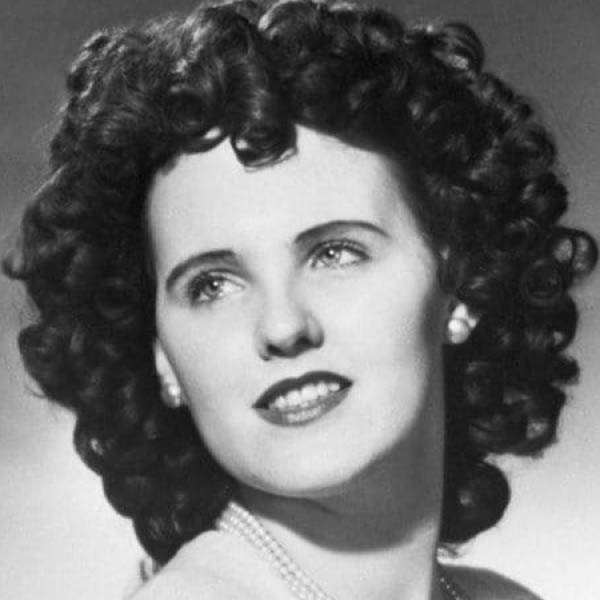 পুলিশের তদন্তে উঠে আসে, মৃত্যুর সময় অন্তত ৫০ জন পুরুষের সঙ্গে পরিচিতি ছিল এলিজাবেথের। তাঁদের মধ্যে অন্তত ২৫ জনের সঙ্গে মৃত্যুর ৬০ দিন আগেও এলিজাবেথকে ঘোরাফেরা করতে দেখা গিয়েছিল।