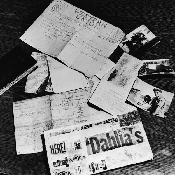 এরও কিছু দিন পর তদন্তকারীরা হাতে লেখা একটি চিঠি পান। তাতে দিন ক্ষণ জানিয়ে আততায়ী দাবি করেছিলেন তিনি ধরা দেবেন। কিন্তু কেউ আসেননি। পরের চিঠিতে লেখা ছিল, ‘‘ধরা দেব না ঠিক করলাম। ডালিয়াকে খুন করে বেশ করেছি।’’