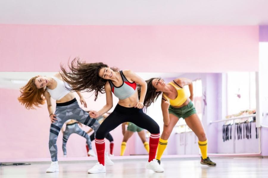 সহজেই এই সমস্যার সমাধান করতে পারে জুম্বা ডান্স। নাচের তালে এই ব্যায়াম করলে শরীর ও মন দুই-ই থাকে তরতাজা। 