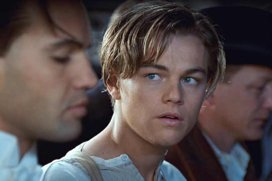 ১৯৯৭ সালে ‘টাইটানিক’ ছবিটি দেখেছিলেন করিনা। তখন থেকেই লিওনার্দো দি’ক্যার্পিয়োকে ভাল লাগে অভিনেত্রীর। এক সাক্ষাৎকারে তিনি জানিয়েছেন, যদি তাঁর জীবনে সইফ না আসতেন তা হলে লিওনার্দোকেই বিয়ে করতেন তিনি।