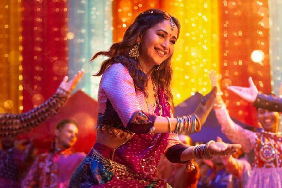 মাধুরী দীক্ষিত তাঁর প্রিয় অভিনেত্রীদের মধ্যে সবার উপরে রয়েছেন। শুধু অভিনয় দক্ষতাতেই নয়, মাধুরী যথেষ্ট সুন্দরী, তিনি নিজে এক জন মা, কর্মজীবনেও সফল তিনি। তাই মাধুরীর মতোই হতে চান সানি লিওন।