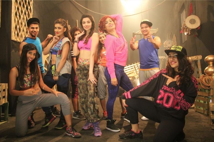 এই নাচ শরীর থেকে টক্সিক উপাদান বার করতে সক্ষম। জুম্বা ডান্স করার সময়ে শরীরে প্রচণ্ড ঘাম হয়। এবং তার সঙ্গেই শরীরে থাকা ক্ষতিকারক টক্সিক উপাদানগুলি বেরিয়ে যায়।