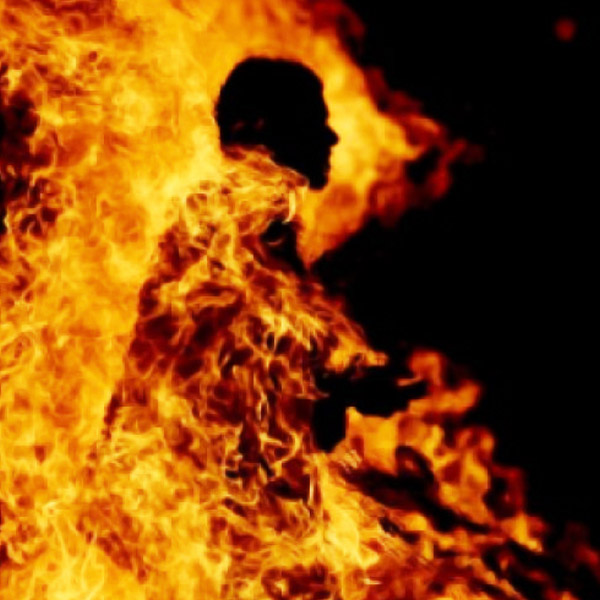 ১৯৯৬ সালে বিশ্বসুন্দরীর প্রতিযোগিতার আসর বসেছিল বেঙ্গালুরুতে। সেই প্রতিযোগিতাও নীতি নজরদারদের কোপে পড়ে। বিজেপি কর্মী-সহ হাজার হাজার বিক্ষোভকারী বিক্ষোভ দেখান। প্রতিবাদে গায়ে আগুন লাগিয়ে আত্মঘাতীও হন এক বিক্ষোভকারী। পুলিশ দেড় হাজার বিক্ষোভকারীকে গ্রেফতার করে সেই ঘটনায়। 