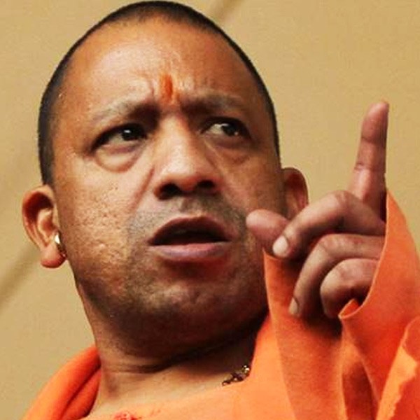 উত্তরপ্রদেশ প্রশাসনের বিরুদ্ধেও নীতি পুলিশির অভিযোগ ওঠে। বিবাহবহির্ভূত সম্পর্কে জড়ালেই সরকার পুরুষদের কড়া শাস্তি দেবে বলে ঘোষণা করেছিলেন মুখ্যমন্ত্রী যোগী আদিত্যনাথ। 