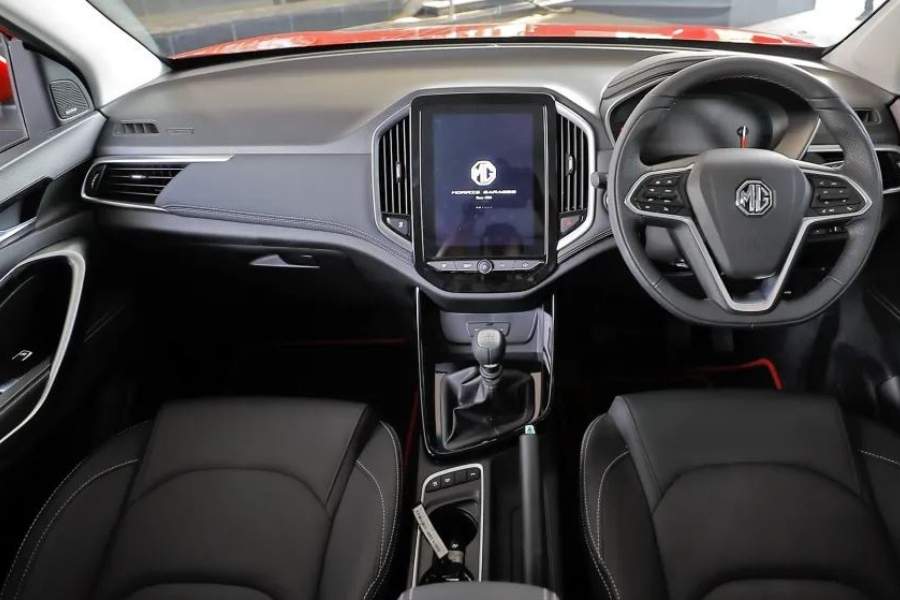 প্রতিদ্বন্দ্বীদের পিছনে ফেলে আরও এক পা এগিয়ে গিয়েছে এম জি মোটরস। নতুন গাড়িতে আপনি পেয়ে যাবেন ১৪ ইঞ্চি পোর্ট্রেট-ভিত্তিক টাচস্ক্রিন। 