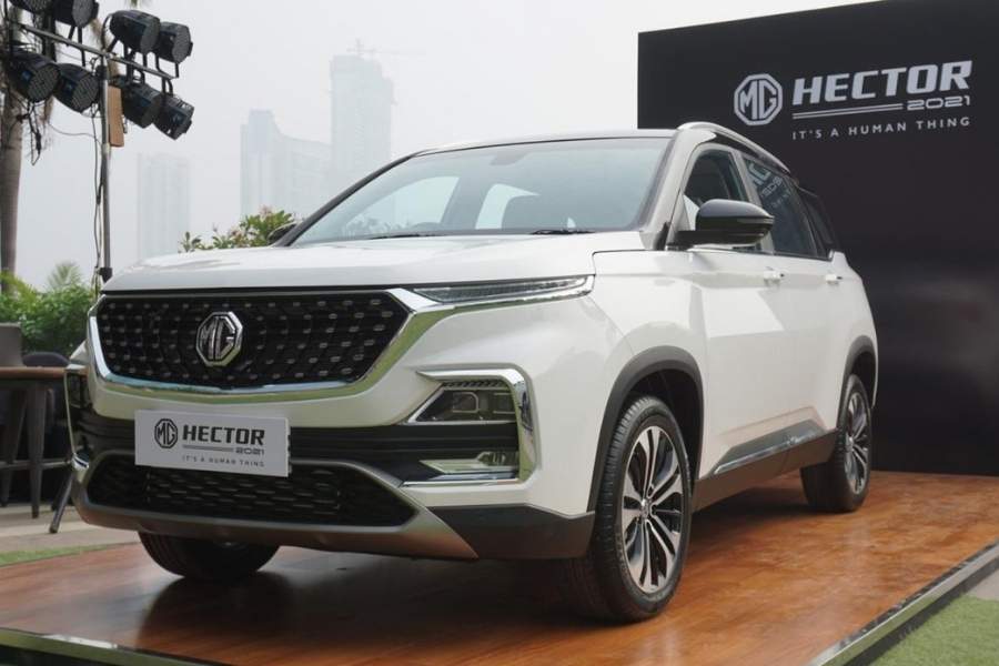 আকর্ষণীয় বৈশিষ্ট্যের সঙ্গে এম জি হেক্টরের নতুন এই মডেল কিন্তু হয়ে উঠতে পারে আপনার স্বপ্নের গাড়ি।    