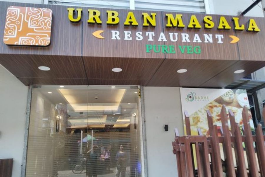 আরবান মসালা: ভারতের উত্তর হোক বা দক্ষিণের স্বাদ, কিংবা হোক ফাস্টফুড, এই রেস্তরাঁ আপনাকে এনে দেবে সমস্ত অনবদ্য খাবার। তবে পুরোপুরি ভেগান প্রণালীতে রাঁধা।