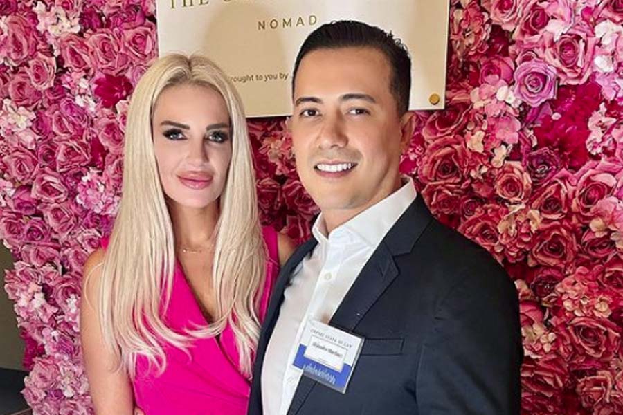 ক্যাথলিনের মতো তাঁর ফার্মের ২৫ জন কর্মীর সকলেই মহিলা। তাঁরা সকলেই গাঢ় গোলাপি পোশাকে আদালতে সওয়াল-জবাব করেন। ক্যাথলিনের ‘গোলাপি ব্রিগেডের’ ভিডিয়োটি ৫০ লক্ষেরও বেশি বার দেখা হয়েছে নেটমাধ্যমে।