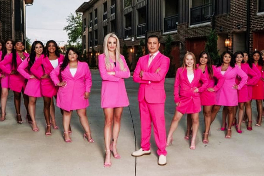 ক্যাথলিনের দাবি, তাঁদের পেশায় নারী-পুরুষের ভেদরেখাটা বেশ প্রকট। এ ক্ষেত্রে নিজের তিক্ত অভিজ্ঞতার কথা শুনিয়েছেন তিনি। ক্যাথলিন বলেন, ‘‘এক বার আদালতের এক কর্মীর মন্তব্য ছিল, আমার চুলের ছাঁটটা আইনজীবীদের মতো নয়। তবে আমার মনে হয়, মহিলা আইনজীবীরা যেমন খুশি চুলের কায়দা করলে আপত্তি কোথায়!’’