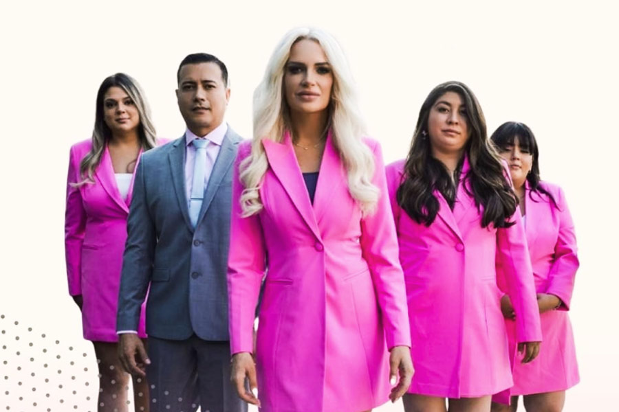 পোশাক বা বাহারি চুলের কেতার পাশাপাশি চড়া প্রসাধনীতে আদালতে গেলেও তাতে মহাভারত অশুদ্ধ হয় না, মত ক্যথলিনের। তাঁর কথায়, ‘‘স্বাভাবিক হোক বা চড়া রূপটান, যাতে আত্মবিশ্বাস পাওয়া যায় কিংবা খুশি হন, সে ধরনের প্রসাধনীই চড়িয়ে ফেলুক মহিলারা।’’