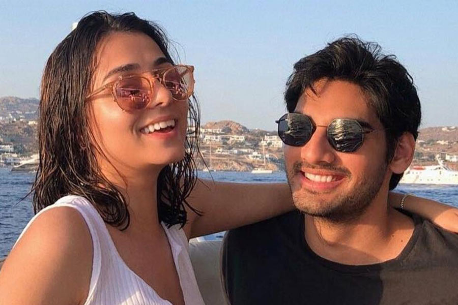 ২০২১-এ ‘তড়প’ সিনেমার মাধ্যমে বলিউডে ডেবিউ করেন আহান। আর তার পর থেকেই তিনি বিভিন্ন কারণে চর্চায় আছেন। আহানের চর্চায় থাকার অন্যতম কারণ তাঁর প্রমিকা তানিয়া।