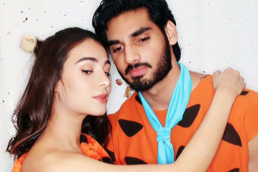 প্রায়ই বিমানবন্দর এবং পার্টিতে একসঙ্গে দেখা যায় আহান-তানিয়াকে।