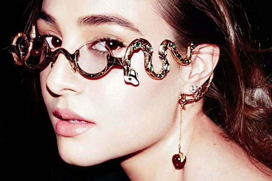 তানিয়া যে কফি খান, তা-ও বিশেষ ভাবে নকশা করা।