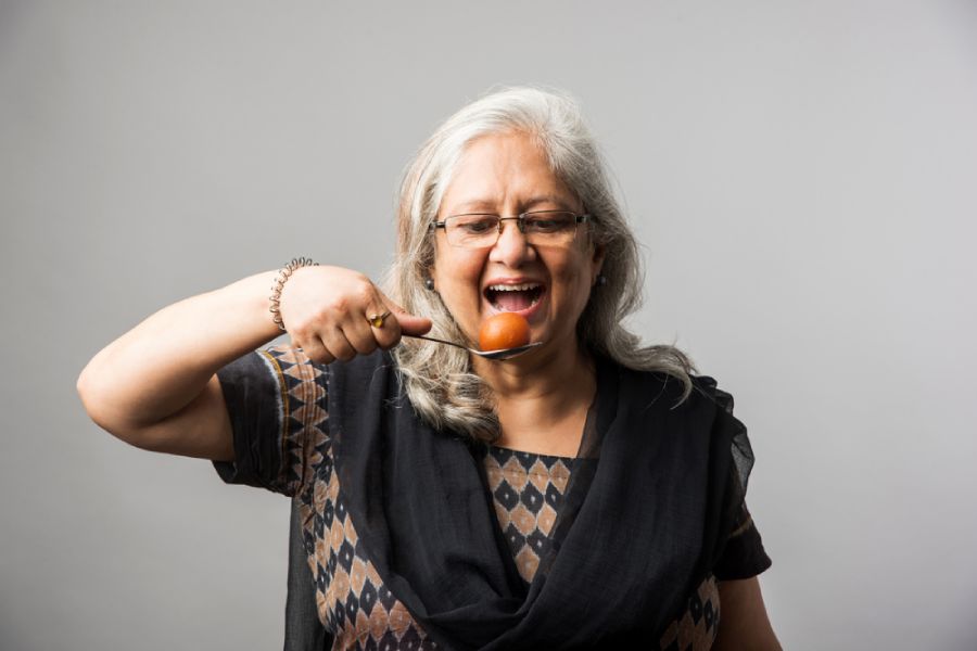 পুজোর দিনে মিষ্টি খাওয়া হবেই।