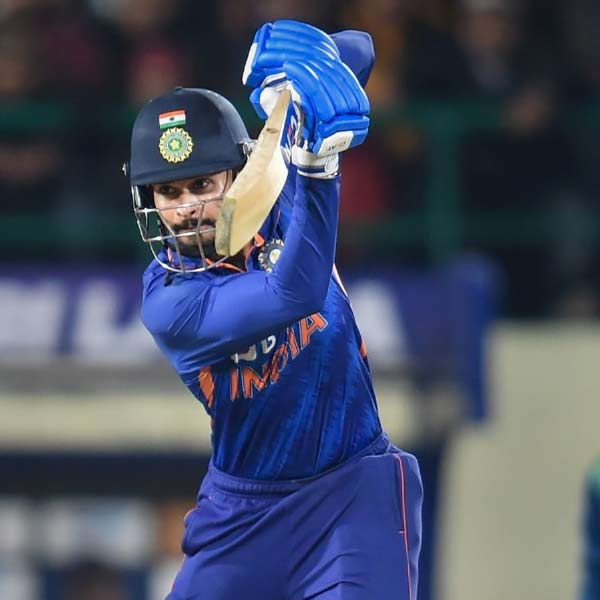 শ্রেয়স আয়ার: বাতিলদের একাদশের অধিনায়ক। জাতীয় দলের হয়ে ৪৬টি টি২০ খেলেছেন তিনি। গড় থেকে স্ট্রাইক রেট সবই যথেষ্ট ভাল।