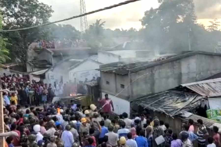 পাঁচ বছরের শিশুকে অপহরণ করে খুনের অভিযোগে উত্তাল শান্তিনিকেতন, অভিযুক্তের বাড়িতে ভাঙচুর করে আগুন