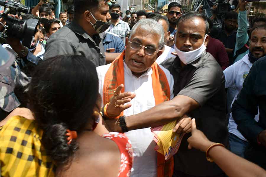 ‘নবান্ন অভিযান’ কর্মসূচিতে বাধার মুখে দিলীপ ঘোষ।