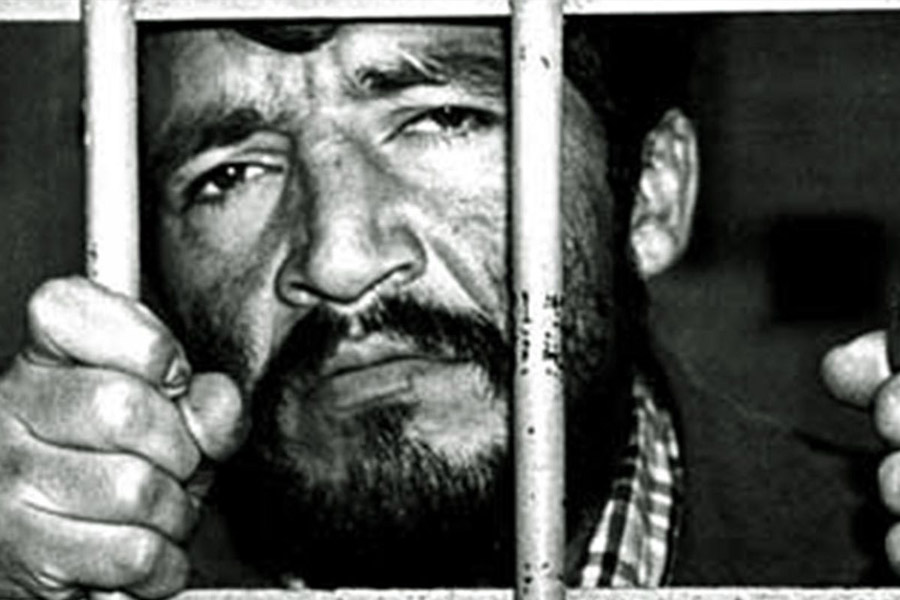 প্রকাশিত সাক্ষাৎকারে লোপেজ দাবি করেন, বোগোতায় এক ব্যক্তি তাকে তুলে নিয়ে গিয়ে ধর্ষণ করেছিলেন। ১২ বছর বয়সে আমেরিকার এক অভিবাসী পরিবারের হাতে পড়ে কিশোর লোপেজ। তাঁরা তাকে অনাথ আশ্রমে ভর্তি করে দিয়েছিলেন। দু’বছর পর সেখান থেকেও পালিয়ে যায় সে। কেউ বলেন, ওই বয়সে আশ্রমের এক পুরুষ শিক্ষকের হাতে নিগৃহীত হয়েছিলেন লোপেজ। কেউ আবার বলেন, শিক্ষকের সঙ্গেই পালিয়ে যান তিনি।