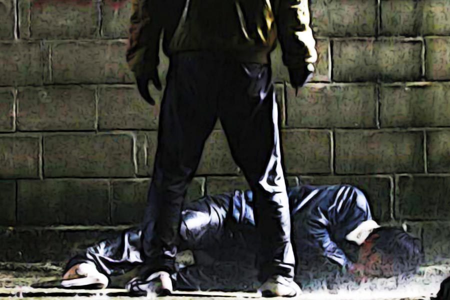 লোপেজ জানিয়েছেন, একটি গাড়ি চুরির অপরাধে জেল খাটার সময় কারাগারেই গণধর্ষণের শিকার হন তিনি। নির্মম ভাবে তাঁর উপর অত্যাচার করা হয়েছিল বলে অভিযোগ। এর পর ধীরে ধীরে তাঁর অন্তরের ‘দানব’ প্রকাশ্যে আসে। ধর্ষকদের জেলেই খুন করেন তিনি।