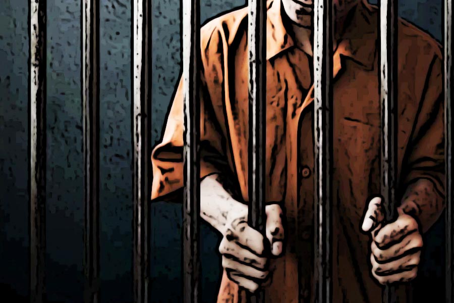 ১৯৮০ থেকে ১৯৯৮ পর্যন্ত ১৮ বছর জেল খাটেন লোপেজ। তার পর কলম্বিয়া সরকার তাঁকে মুক্তি দেয়। মুক্তির পর এক সাক্ষাৎকারে লোপেজ জানিয়েছিলেন, কারাগারে ভাল ভাবে থাকার জন্য তাঁকে ছেড়ে দেওয়া হয়েছে। নিজেকে তিনি ‘শতাব্দীর সেরা ব্যক্তি’ বলেও দাবি করেছিলেন।