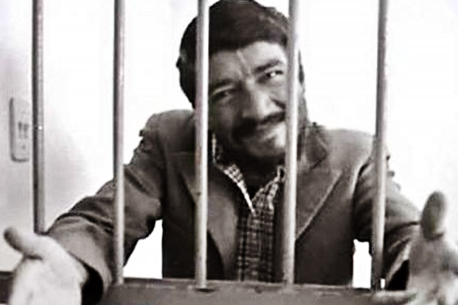 সংবাদমাধ্যমের দাবি, লোপেজকে মানসিক ভারসাম্যহীন ঘোষণা করেছিলেন জেল কর্তৃপক্ষ। ইকুয়েডরের মানসিক হাসপাতালে চিকিৎসা চলছিল তাঁর। ১৯৯৮ সালে হাসপাতাল থেকে জানানো হয়, লোপেজ সুস্থ। ৫০ ডলারের বন্ডে মুক্তি পান তিনি। তার কিছু দিন পরেই নিখোঁজ হয়ে যান লোপেজ।