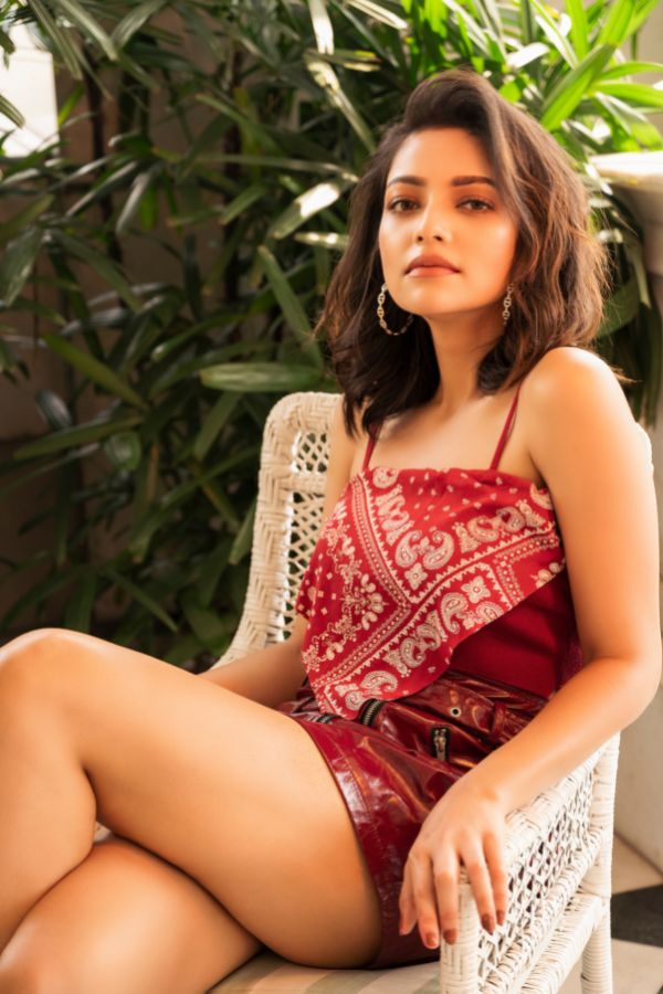 বড় হওয়া আসানসোলের কুলটিতে। তার পর ইঞ্জিনিয়ারিংয়ে পড়ার সুযোগ পেয়ে কলকাতা চলে আসা। সুস্মিতা চট্টোপাধ্যায়ের টলিউডে প্রবেশের গল্প বহু মানুষের জানা।