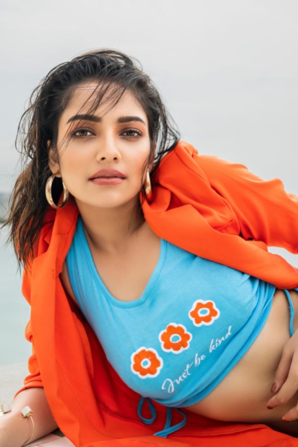 সম্প্রতি দেব-প্রসেনজিতের সঙ্গে একই ছবিতে পর্দা ভাগ করে নিয়েছেন তিনি। জিৎ-এর সঙ্গে তাঁর আরও একটি ছবির শ্যুটিং চলেছে।