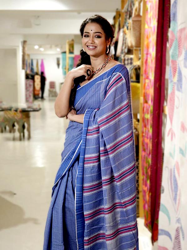 ঠোঁটে হালকা হাসি!